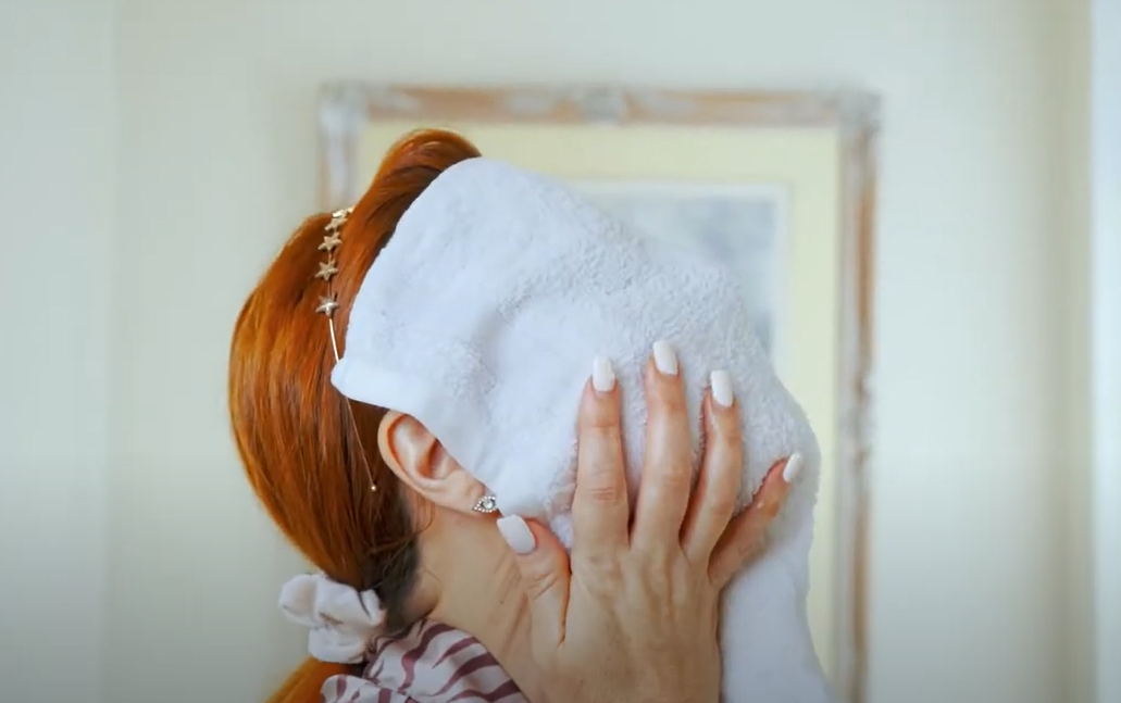 Load video: Jessica Lameda founder of Jessica Wellness explaining and demonstrating how best to use Cleansing Oils